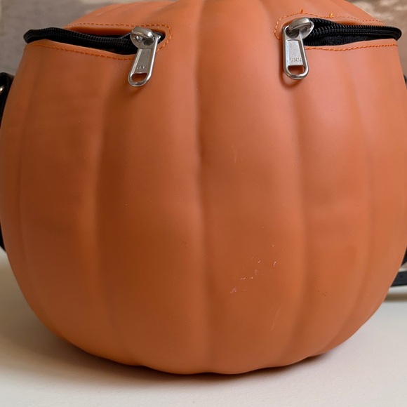 Large La Femme En Noir Sleepy Hollow Figural Pumpkin / Jack o Lantern Bag - Picture 7 of 12